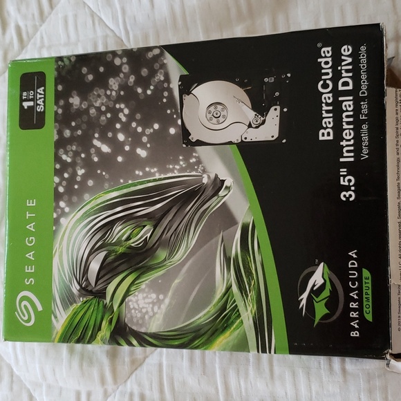Seagate BarraCuda 3.5" Internal Drive 1 TB (new) - Picture 1 of 6